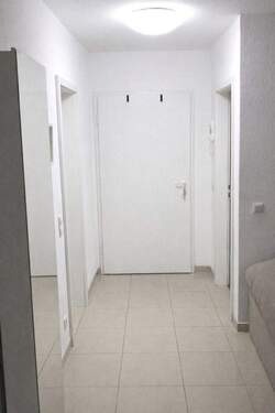 Flur mit Sicht zum Eingang - 3 Zimmer Etagenwohnung zum Kaufen in Dannstadt-Schauernheim