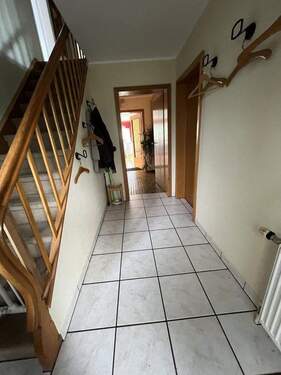 EG Flur Sicht von Haustür - 