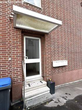 MFH / Eingang Wohnung OG u. DG - 