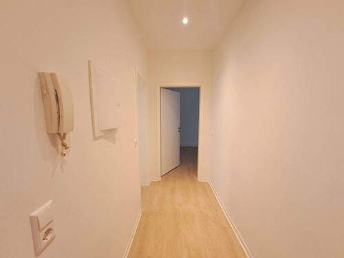 Flur - 2 Zimmer Etagenwohnung zur Miete in Brandenburg an der Havel