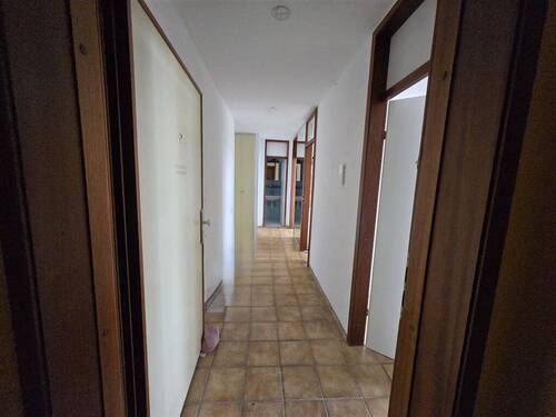 Flur Diele - 3 Zimmer Etagenwohnung zum Kaufen in Bergisch Gladbach