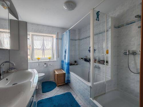 Badezimmer - Etagenwohnung mit 150,00 m² in Tacherting zum Kaufen