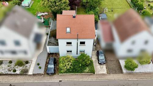 Außenansicht - Familienidyll mit viel Platz - Ein- bis Zweifamilienhaus mit großem Garten in Ensdorf