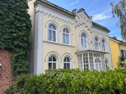 F-12-Strassenseite - 