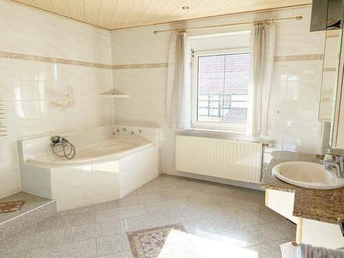 1.Obergeschoss Badezimmer - 