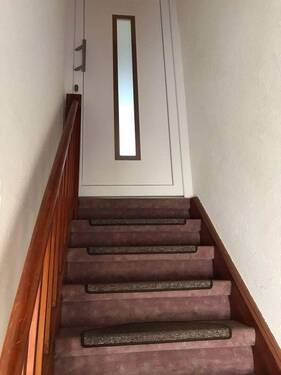 Aufgang zur oberen Wohnung - 