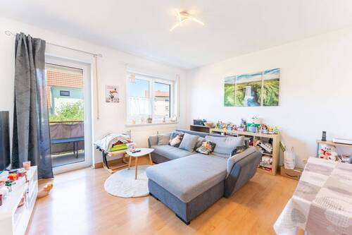 Wohnzimmer - PROVISIONSFREI! Gut vermietete 3-Zimmer-Wohnung mit Balkon bei Bamberg (Breitengüßbach)