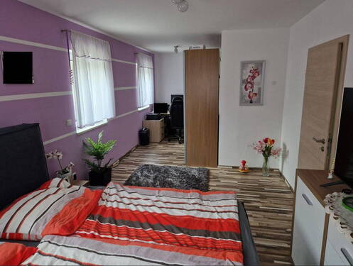 Schlafzimmer mit Ankleide - 