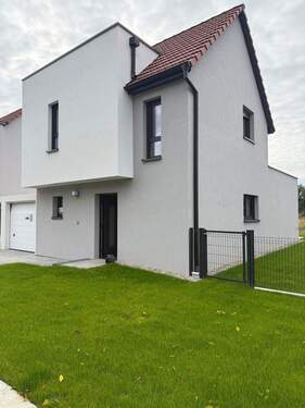 Bild 1 - Günstige 4-Raum- Doppelhaushälfte mit luxuriöser Innenausstattung in Weissenburg