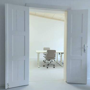 Co-Working Raum mit 3-4 m hohen Decken - Fix Desk im Herzen von Charlottenburg Arbeitsplatz Co-Working - All-in-Miete