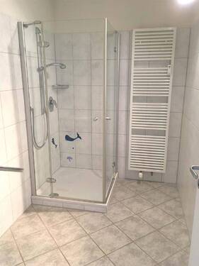 Badezimmer mit Dusche - 