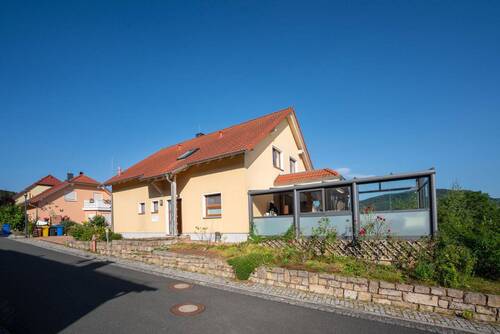Straßenansicht - 8 Zimmer Mehrfamilienhaus, Wohnhaus zum Kaufen in Jena