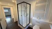 Badezimmer mit Dusche - 
