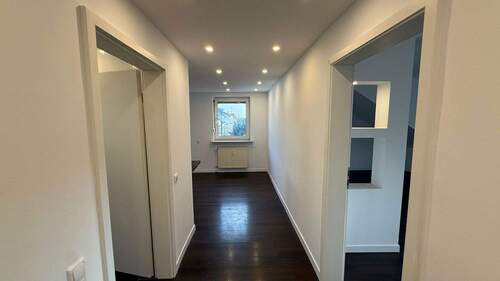 Flur - Etagenwohnung mit 73,00 m² in Eltville-Martinsthal zur Miete