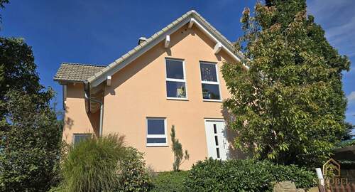 Straßenansicht.jpg - Ein Zuhause mit Herz und Aussicht - Traumhaus im Schönfelder Hochland