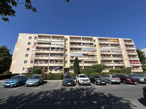 Die Straßenansicht - Dresden-Süd: 3-Zi.-Wohnung in Höhenlage