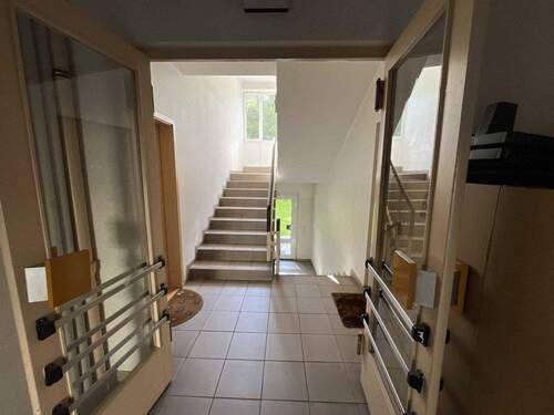 Im Treppenhaus - 3 Zimmer Etagenwohnung in Dresden