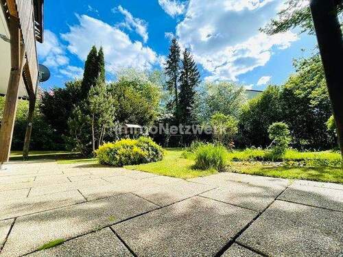 Gartenanlage - 7 Zimmer Mehrfamilienhaus, Wohnhaus in Hof