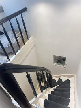 Treppenabgang zur Wohnungstür - 