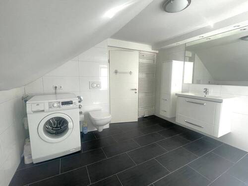 Ansicht Duschbad mit Waschmaschine - 