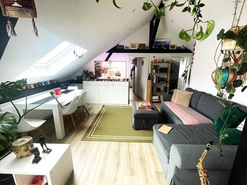 Ansicht Wohn-Essbereich mit Auszieh-Schlafsofa und Zusatzstaufläche - 2 Zimmer Etagenwohnung zur Miete in Bonn