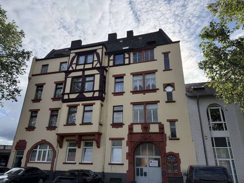 Hausansicht - Attraktives Mehrfamilienhaus mit 14 Wohneinheiten in Koblenz-Neuendorf - ca. 1.040 m² Wohnfläche
