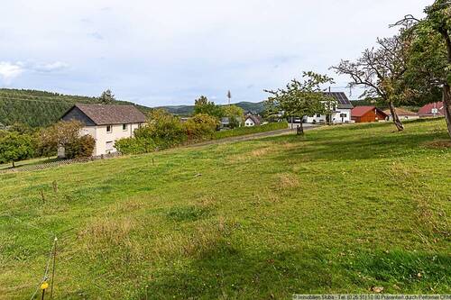 Baugrundstück in Hanglage - 