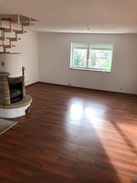 Wohnzimmer mit Kamin - 