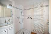 Badezimmer - Reihenendhaus mit 104,00 m² in Wenningstedt-Braderup zum Kaufen