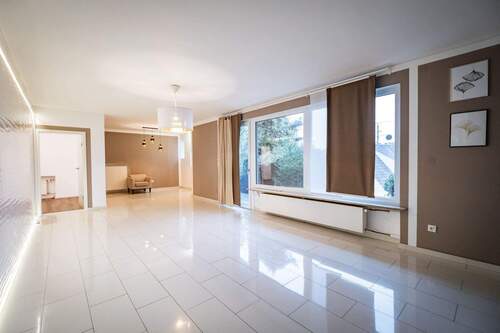 Wohnzimmer - 6 Zimmer Bungalow zum Kaufen in Dittelbrunn