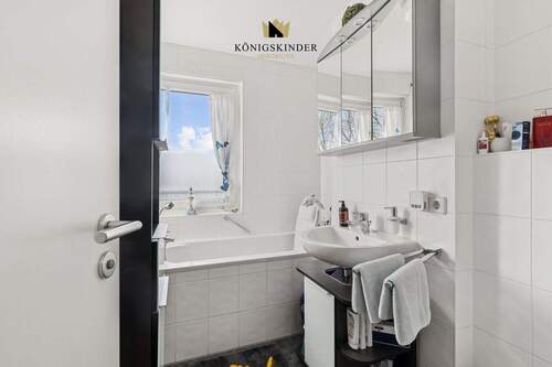 Tageslichtbad mit Wanne - 