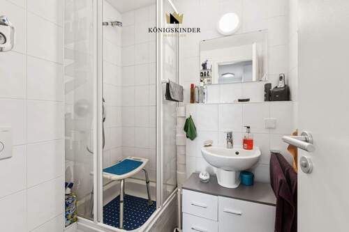 Gäste-WC mit Dusche - 