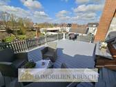 Dachterrasse - Sehr großes RMH in ruhiger Lage mit 3 WE und traumhaftschönen + großen Garten + Dachterrasse !!!
