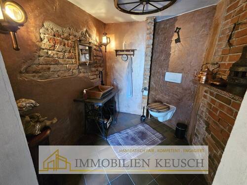 Gäste WC im EG Dusche möglich - 