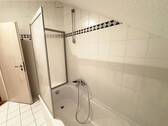 Bad mit Wanne - 