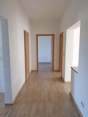 Flur .jpg - Etagenwohnung mit 72,00 m² in Aue zur Miete