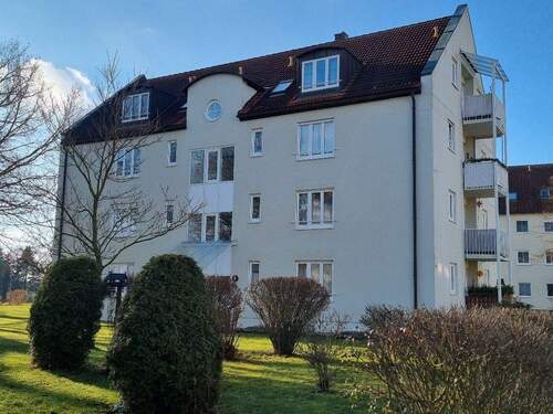 Hausansicht mit Eingang - Hübsche ETW am Stadtwald - 72.900,00 EUR Kaufpreis,