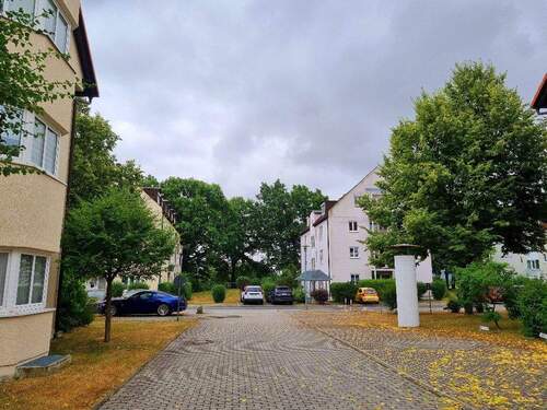 in der Wohnanlage.jpg - 