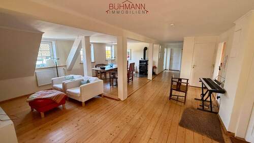 Wohnzimmer - 6 Zimmer Etagenwohnung zum Kaufen in Wunstorf