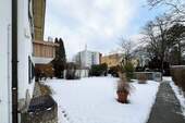 Vorgarten - Mehrfamilienhaus, Wohnhaus in Ottobrunn