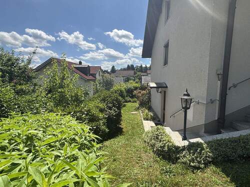 Eingang Einliegerwohnung - Einfamilienhaus mit 225,00 m&sup2; in Deggendorf zum Kaufen