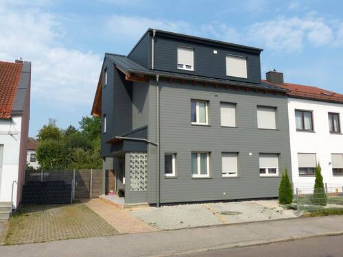 Hausansicht (Ost) - Saniertes Dreifamilienhaus in Ingolstadt-Nord 