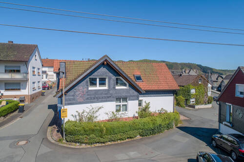 Aufnahme aus der Vogelperspektive - 5 Zimmer Einfamilienhaus zum Kaufen in Biedenkopf