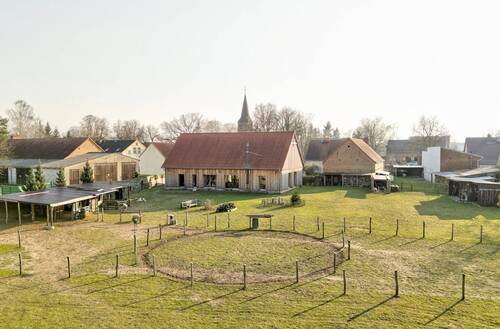 Weitläufiges Grundstück mit 3.970 m² - 4 Zimmer Bauernhaus, Landhaus in Vielitzsee OT Seebeck