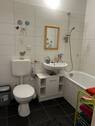 Badezimmer mit Badewanne - 1 Zimmer Etagenwohnung zur Miete in Erfurt
