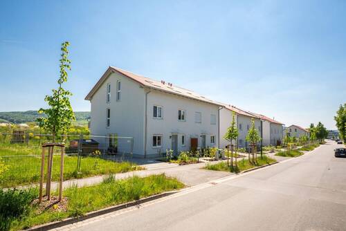 Straßenansicht 1 - moderne Doppelhaushälfte mit Einbauküche