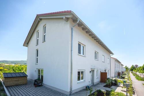 Straßenansicht 5 - 6 Zimmer Doppelhaushälfte in Jena