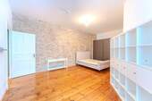 Zimmer mit freigelegter Backsteinmauer - Etagenwohnung mit 44,00 m² in Berlin zum Kaufen
