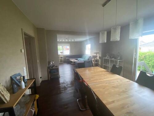 Essbereich mit Blick ins Wohnzimmer - 
