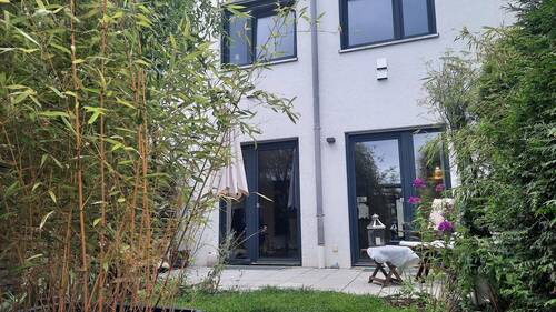 Blick vom Garten aufs Haus - 